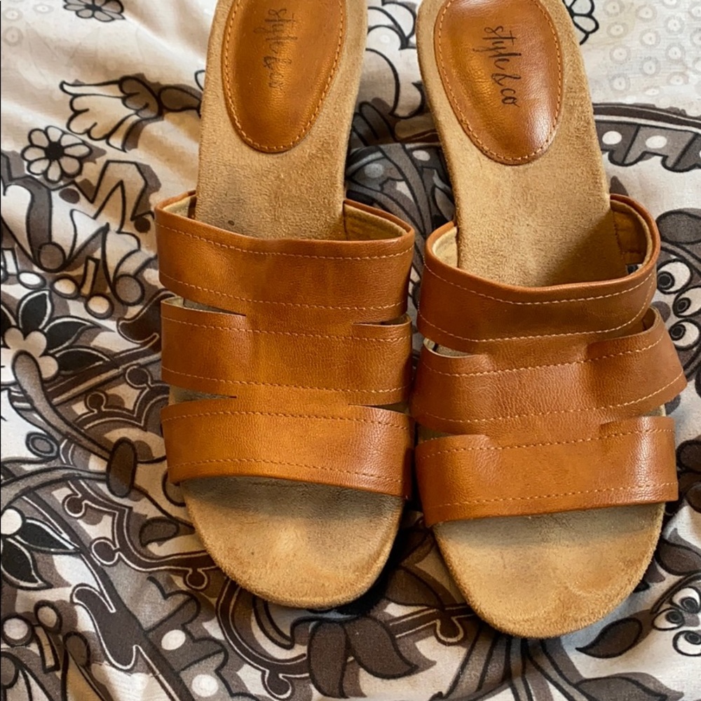 Women’s Size 8 style and company leather wedges